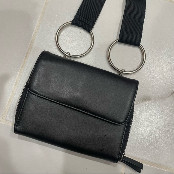 Urban Outfitters O-Ring Bag - Picture 3 of 6